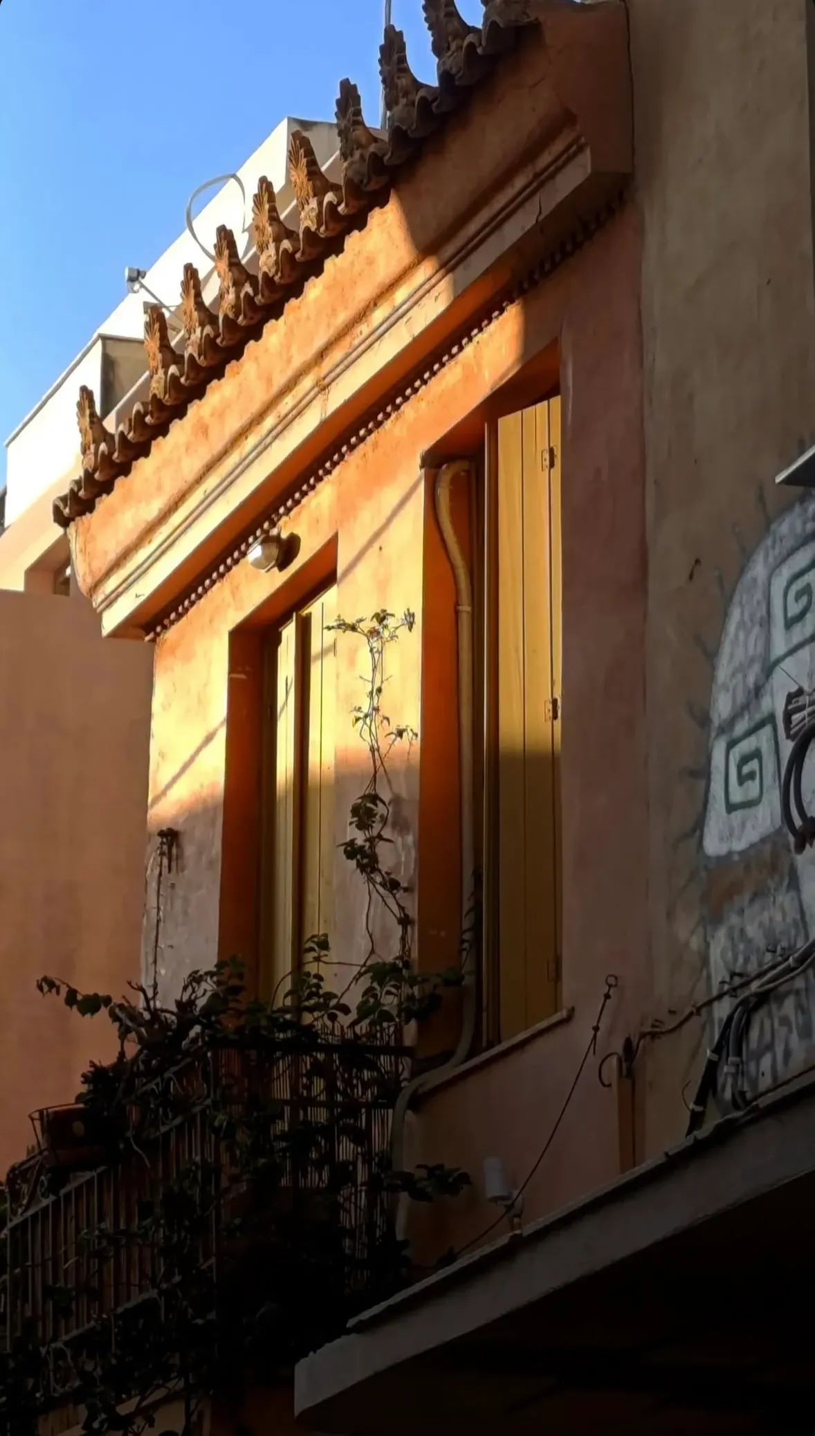 Φωτογραφία από την εκδήλωση «Περπατώντας την γειτονιά του Ψυρρή: Καταγράφοντας Εγκαταλειμμένα Κτήρια»